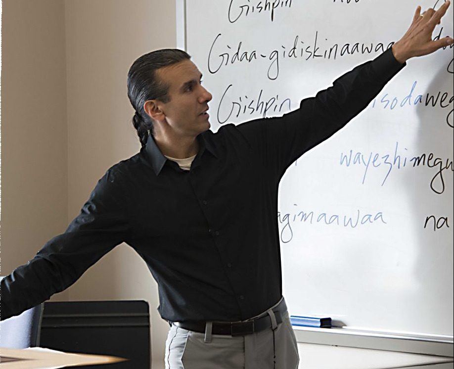 Anton Treuer Teaching Ojibwe