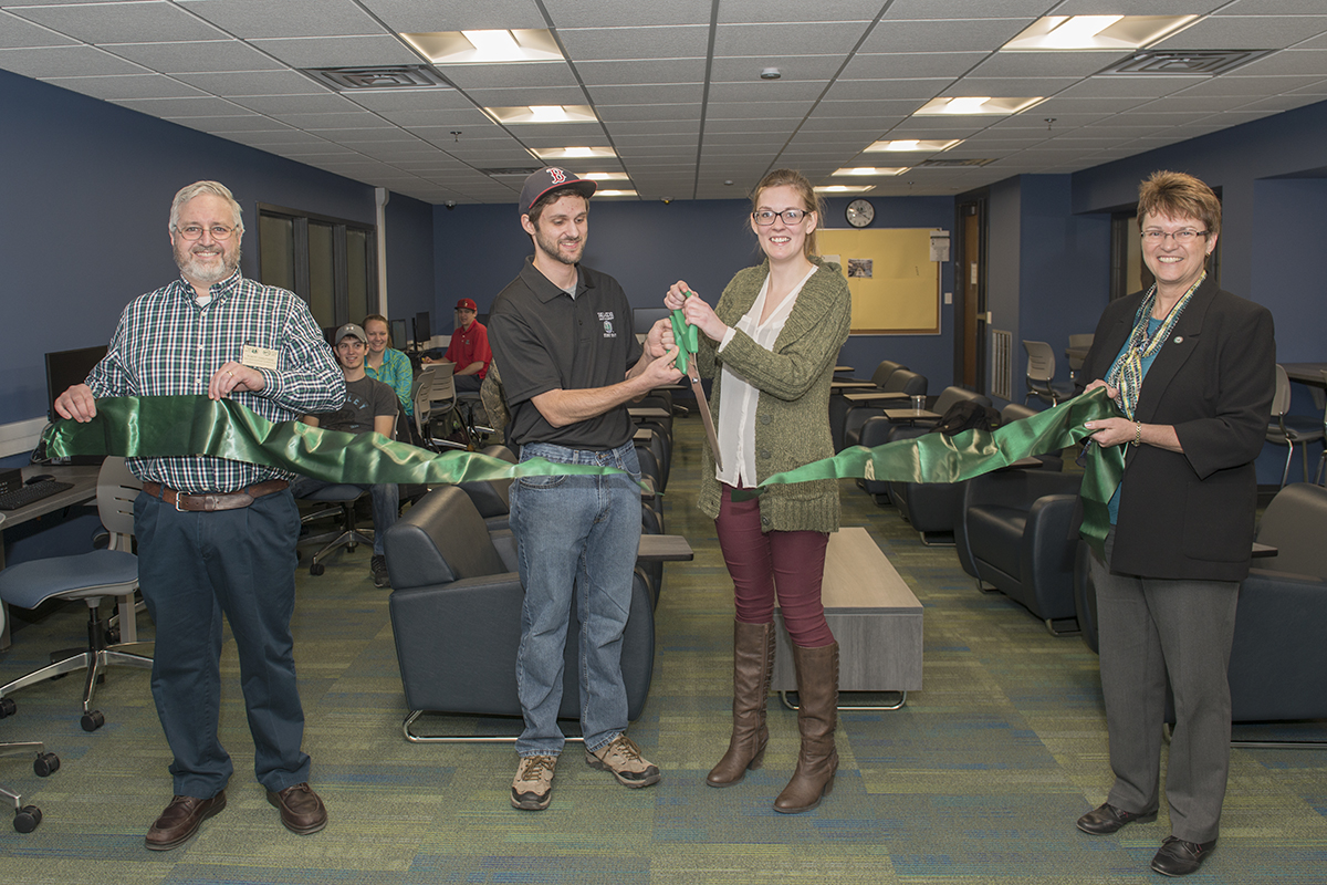 Student Senate President Kayley Schoonmaker, second from right, cuts the ribbon to dedicate a new 24-hour computer lab on the lower level of Decker Hall, with, from left, Robb Carothers, ITS supervisor; Josh Lively, Student Senate vice president; and President Faith Hensrud.