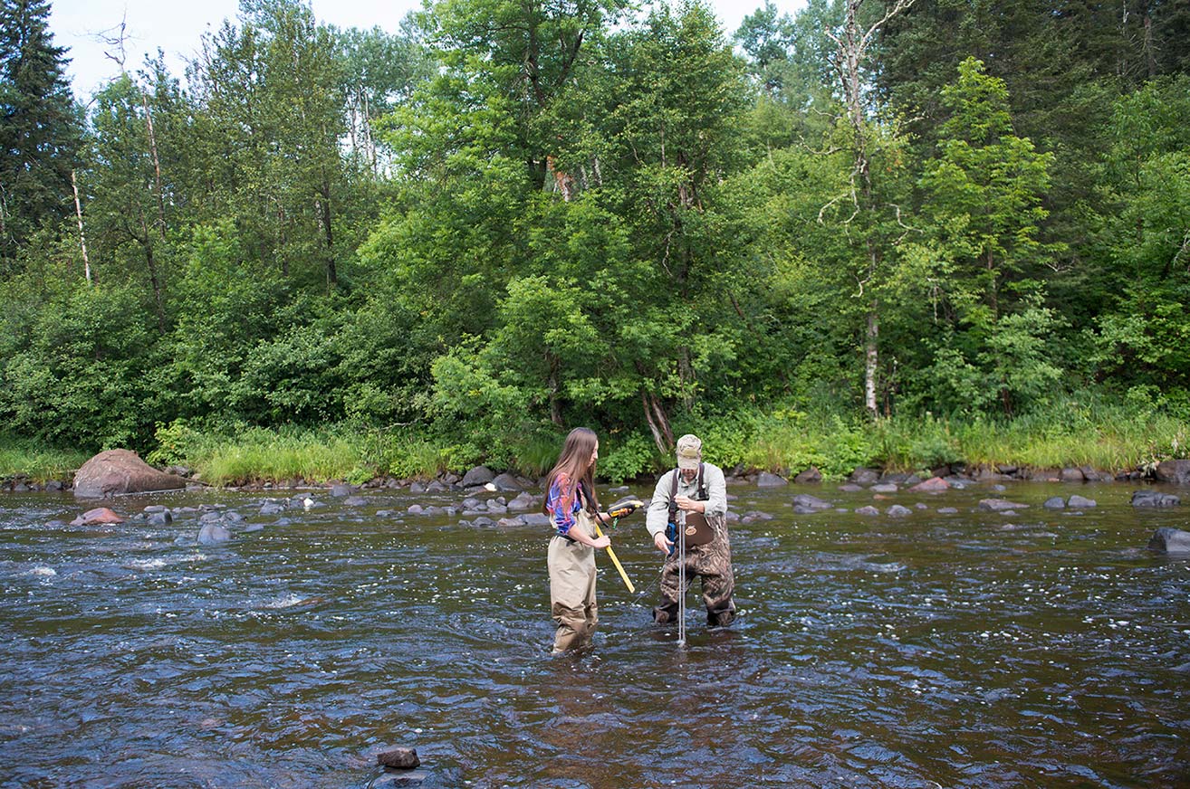 Katti Renik (left) and BSU biology grad student Steve Hauschildt.