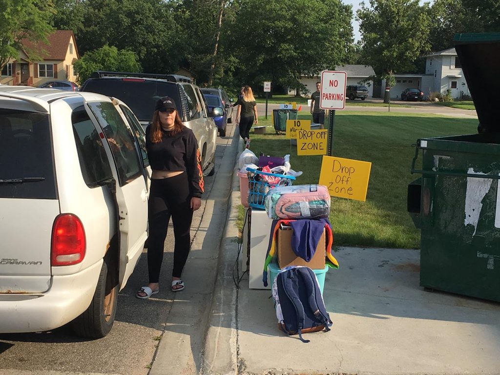 Gallery Hundreds of New BSU Students Move Into Residence Halls on Move