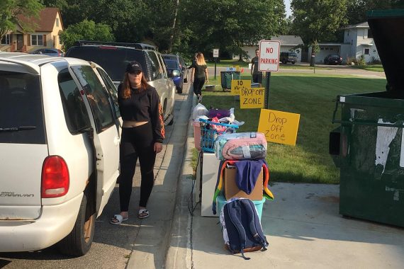 Gallery: Hundreds of New BSU Students Move Into Residence Halls on Move-In Day
