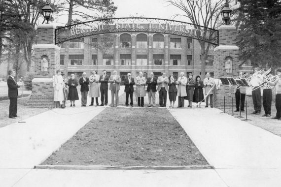 Dedicating the BSU Alumni Arch outside Deputy Hall in 1990.