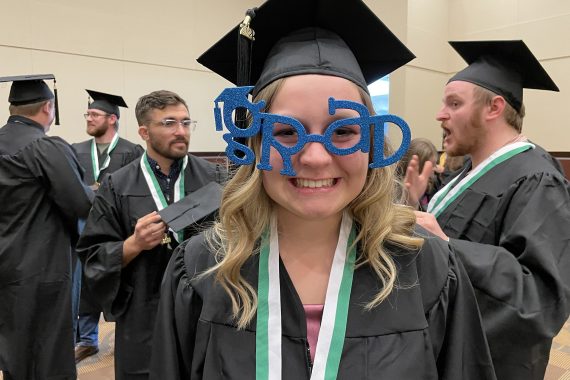 Foam glasses that say "Grad"